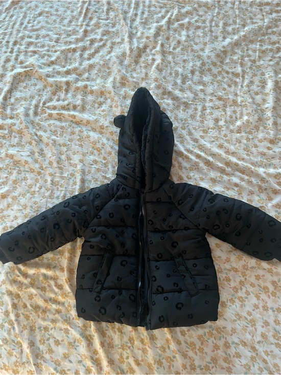 Tahari Other - Tahari Black Quilted Hooded Puffer with Subtle Spot Pattern